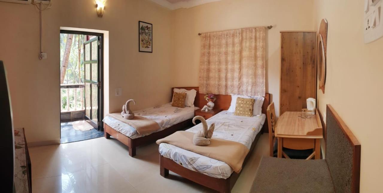 Mama Mids Home Morjim Exterior photo