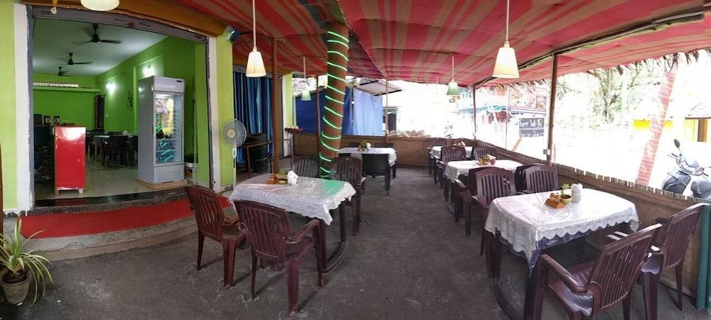 Mama Mids Home Morjim Exterior photo