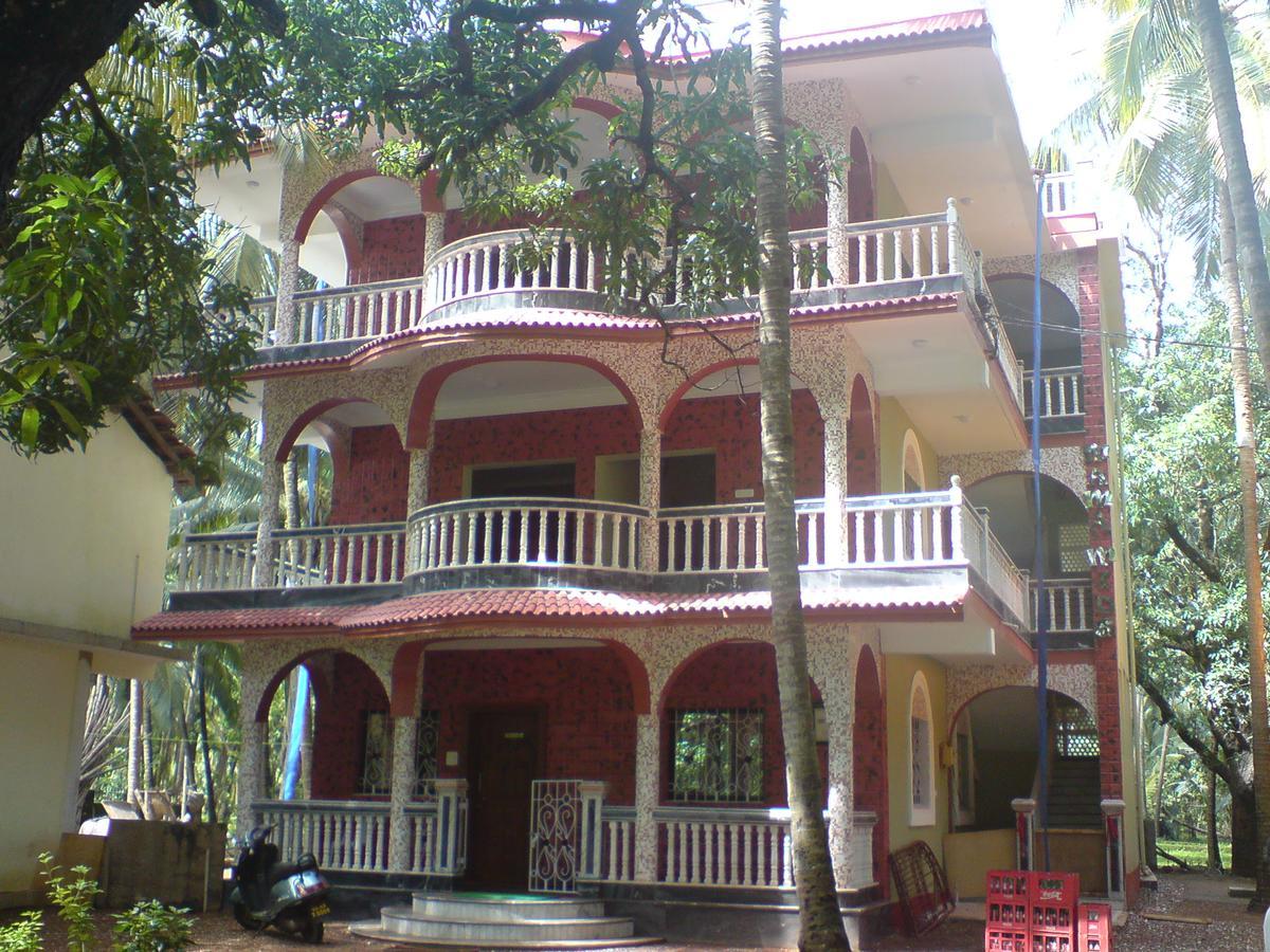 Mama Mids Home Morjim Exterior photo