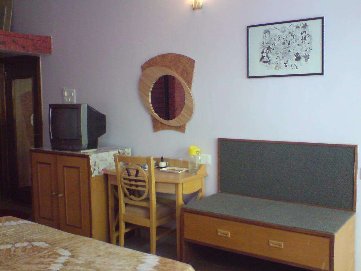 Mama Mids Home Morjim Exterior photo